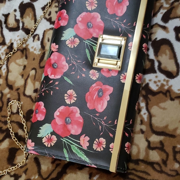 Handbag with chain - Picture 2 of 4